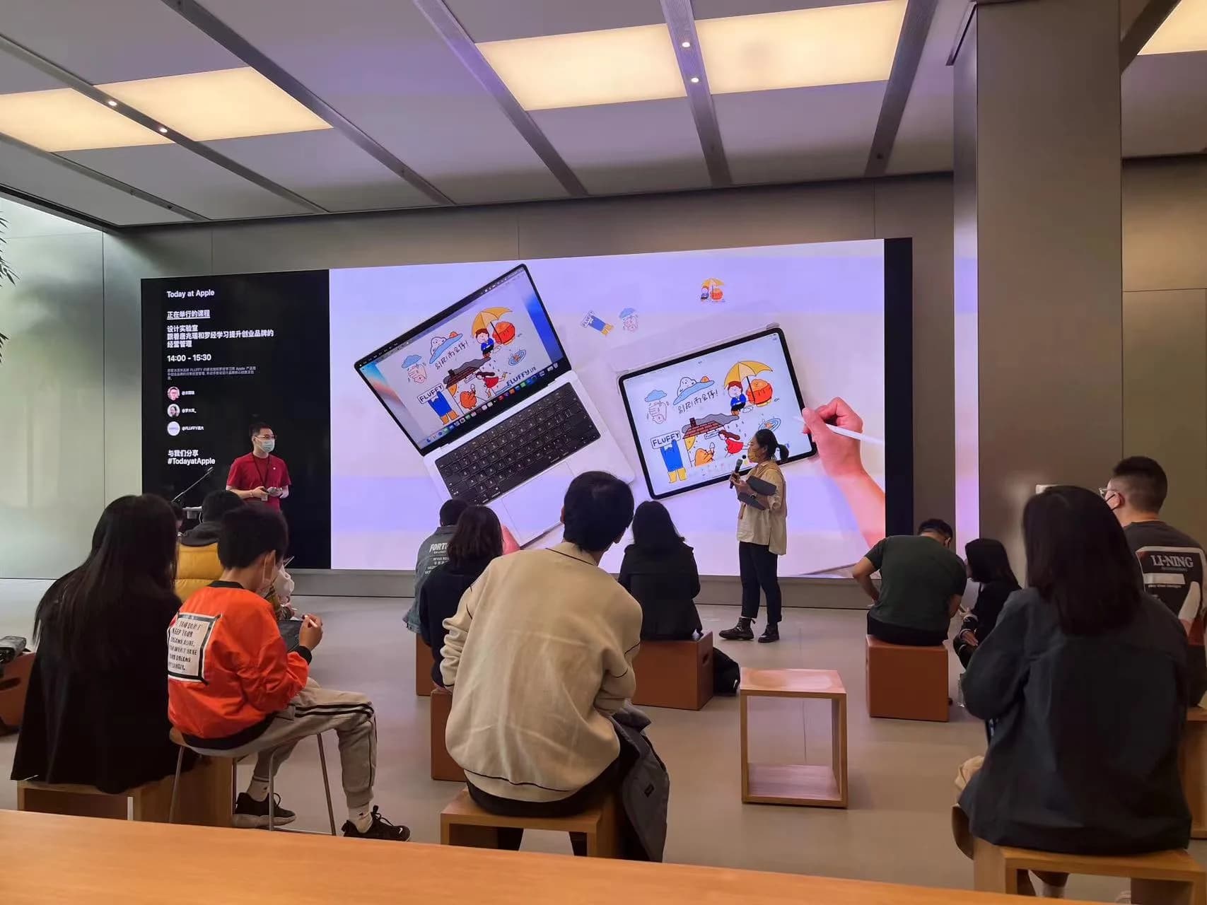 Aviva大双在 Apple 上海环贸 iapm 的 Today at Apple 设计实验室向现场观众分享 Fluffy 品牌设计